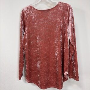 Karen Kane Crushed Velvet Long Sleeve Top in Rose. Size L